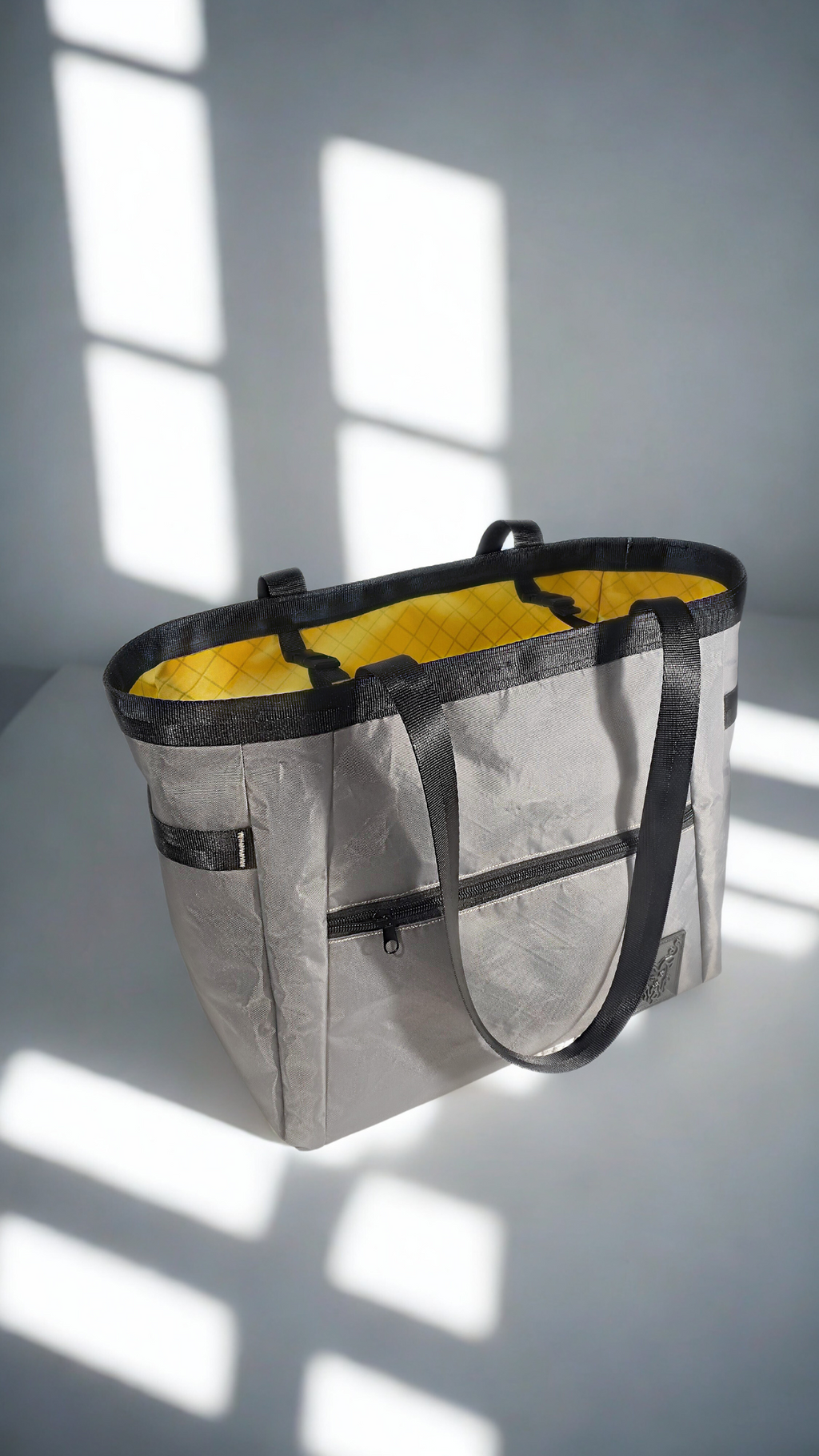 Tyche Tote 30L image 6