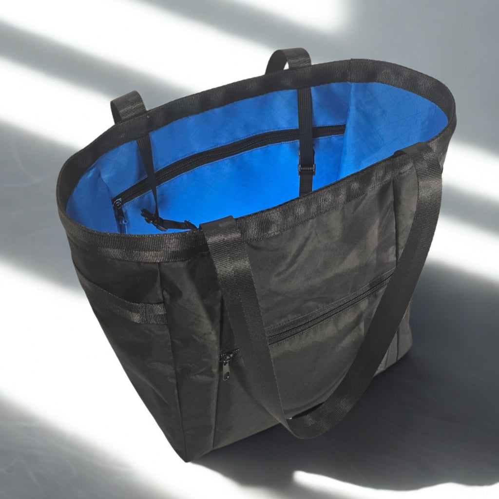 Tyche Tote 20L image 8