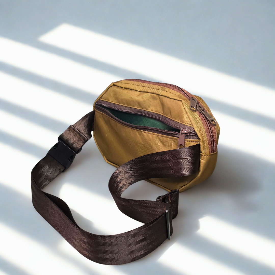 Chronos Crossbody 2L image 2
