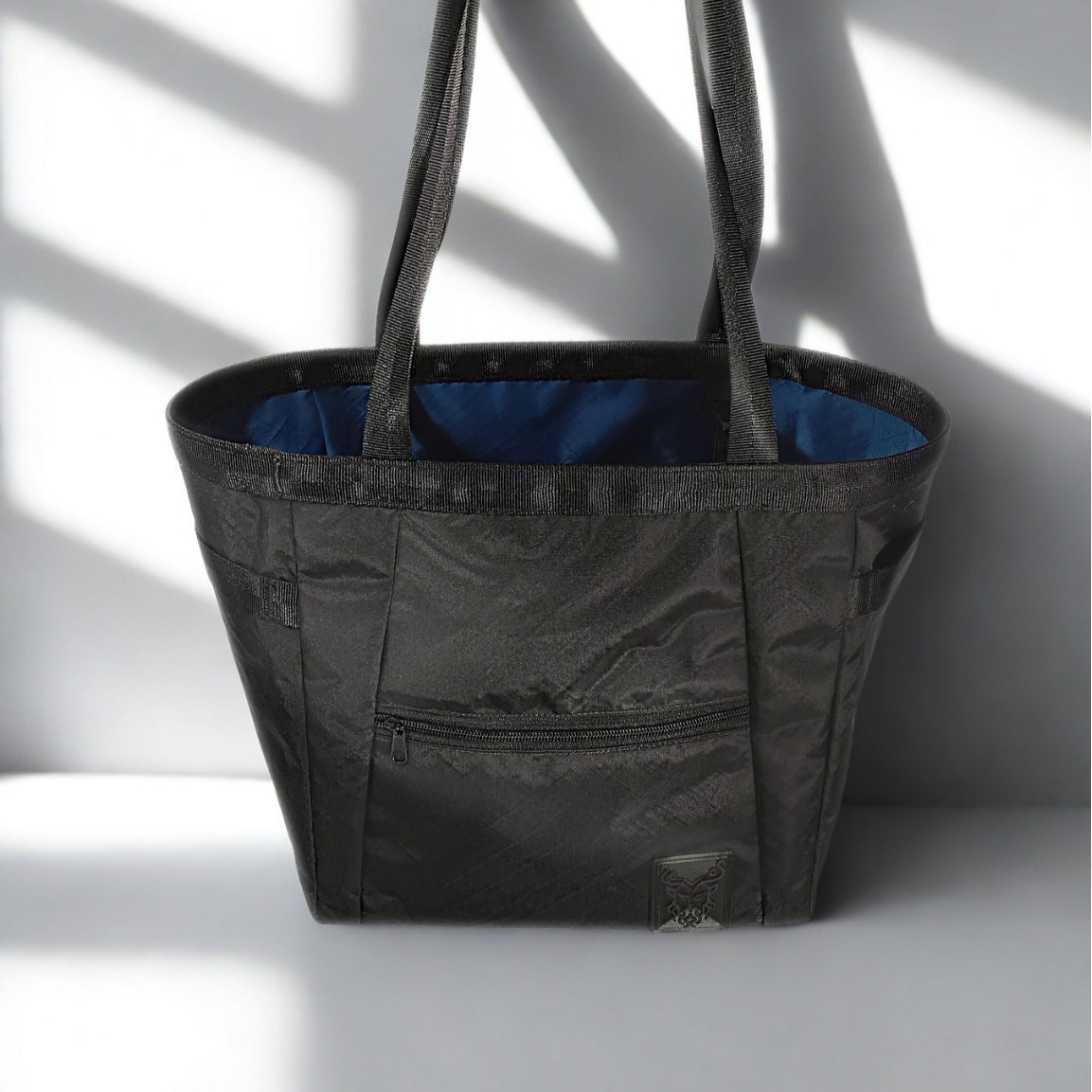 Tyche Tote 20L image 4