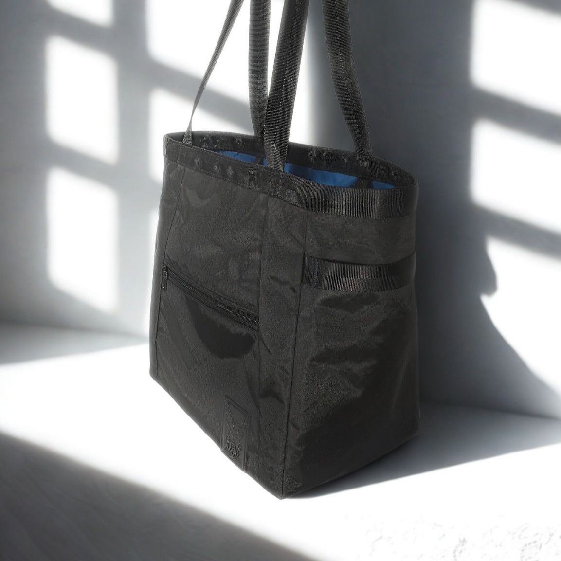 Tyche Tote 20L image 5