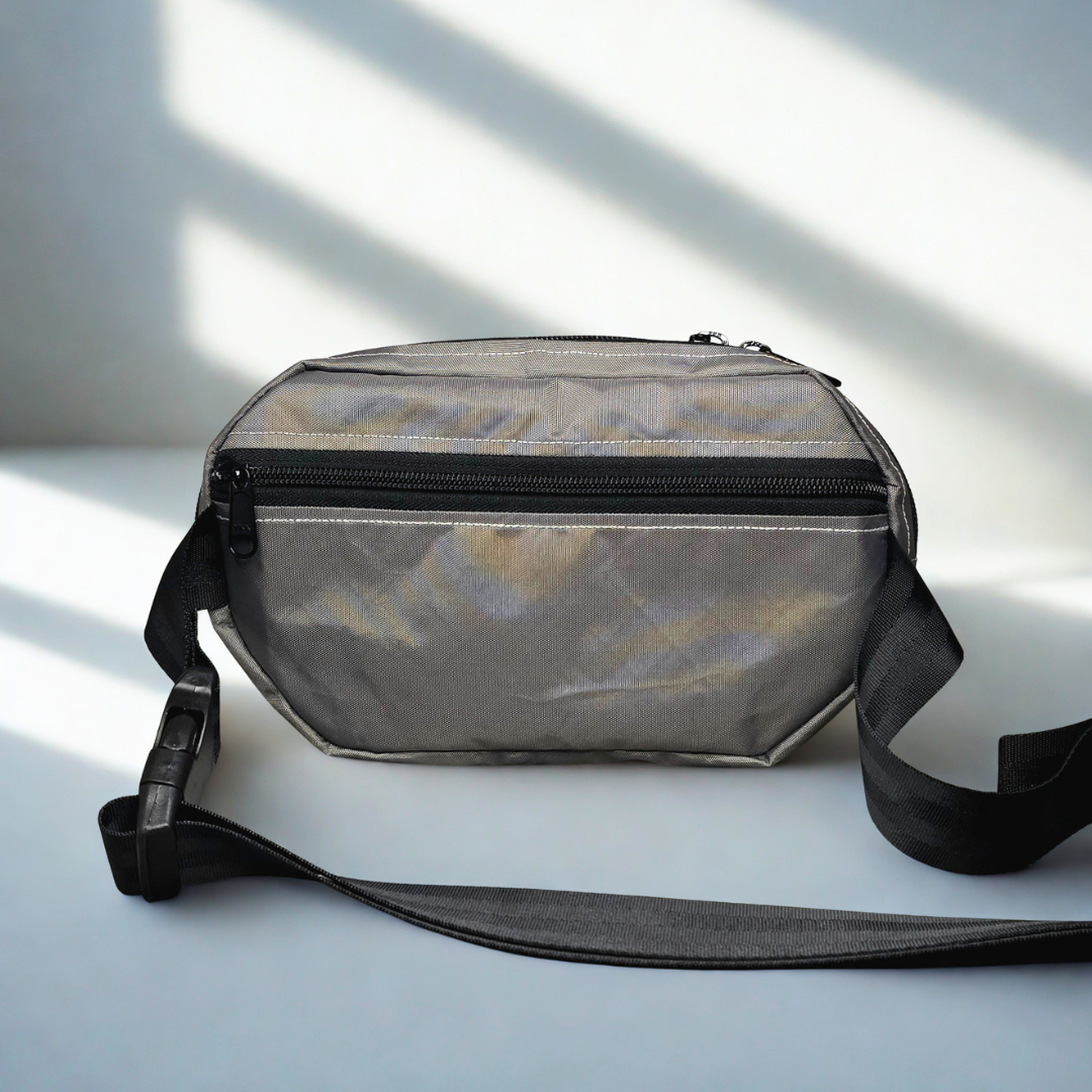 Chronos Crossbody 2L image 9