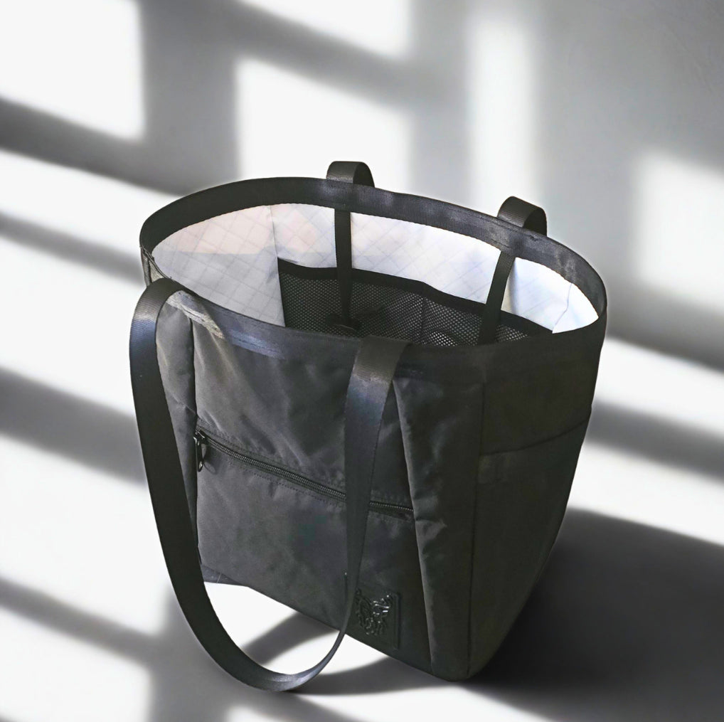 Tyche Tote 20L image 0