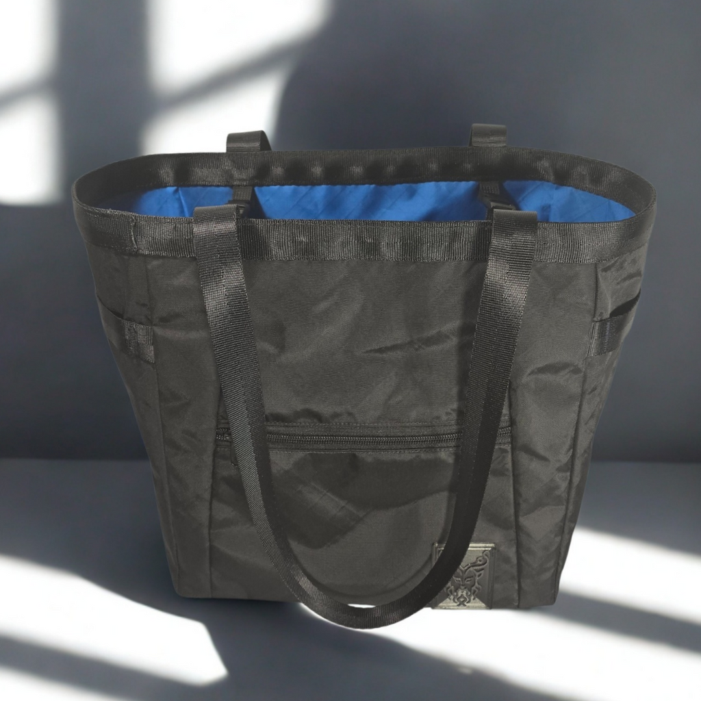 Tyche Tote 20L image 3