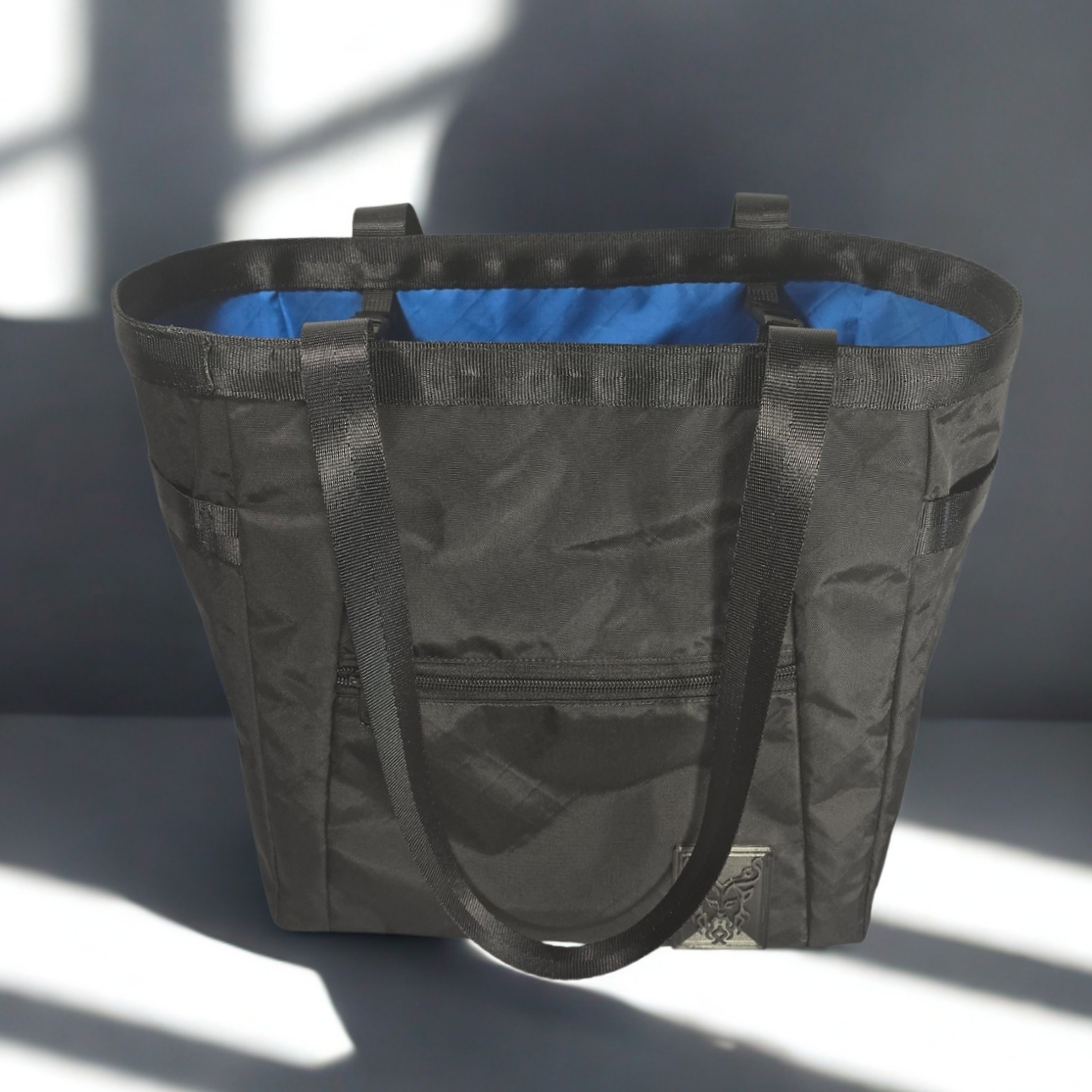 Tyche Tote 20L image 3